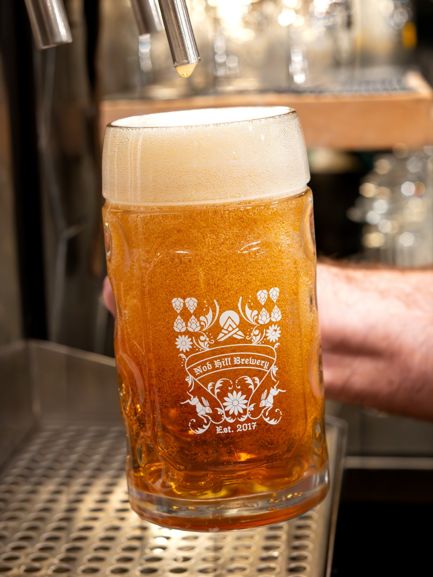 Try our “Where the Gold At” 6.8% Maibock that we brewed in collaboration with @newsylumbrewingco ! Notes of fresh bread and honey, a semi-dry finish, lightly caramelized and balanced.
We have trivia in the Taproom tonight - signups at 6:30pm, gameplay at 7pm. Free to play with prizes for 1st, 2nd, and 3rd place!
& A reminder that we have Happy Hour tomorrow 4-5:30pm! Cheers!