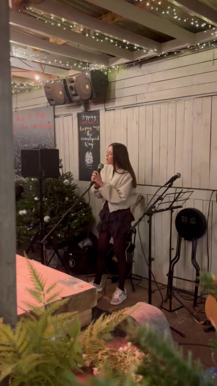 Don’t forget Tomorrow is our Open Mic Night 🎤 7:30-9:30.
Hosted by the wonderful Mat Robert’s.
Come on down and enjoy some local talent or join in and showcase your own talent. Below is a snippet of an incredibly talented young lady who joined us last year for our open mic night!
We look forward to welcoming you 🎤🎸