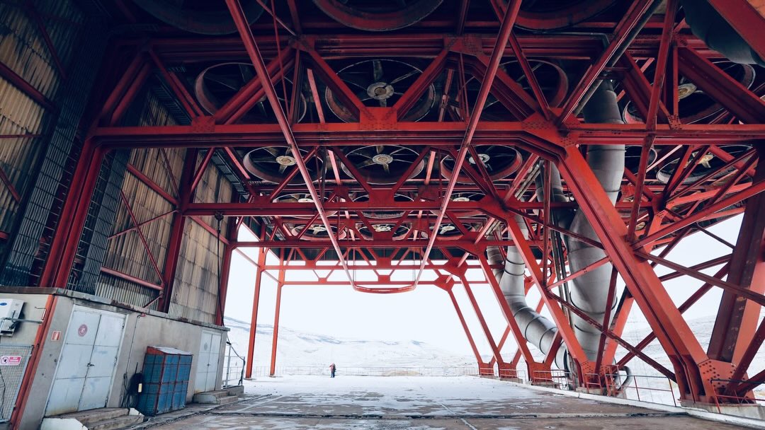 Desde el corazón de la #provinciadeteruel esta súperlocalización para recrear tiempos oscuros🎬 y futuros distópicos (o no tanto) 🧟♂️ #enteruelserueda #somethinghappensinteruel #redteruelfilmfriendly #locationlocationlocation locationmanagers @dpteruel @sienteteruel @turismocuencasmineras