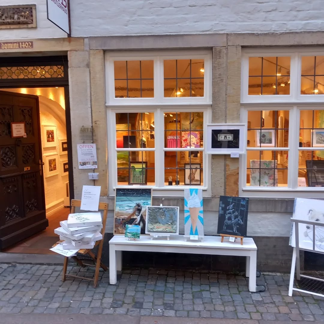 Bunte Vielfalt...
Es wird mir immer wieder bewusst, wie vielfältig unsere Kunst ist:
Unterschiedliche Themen, die bewegen, Bilder in schwarz/weiß, in grellen bunt oder mit Effekt. Alle so einzigartig, wie wir Künstler selbst!
#kunst #art #Galerie #bild #bremen #schnoor