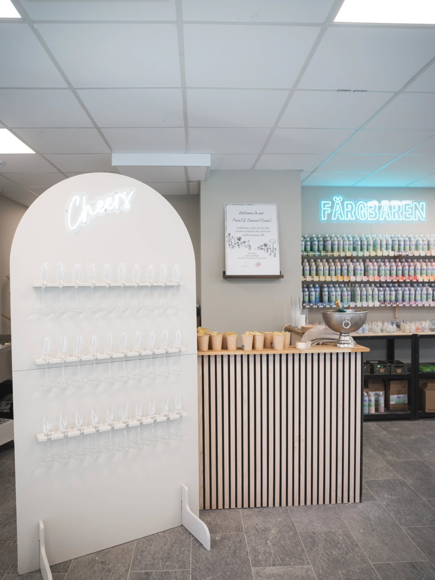 När man har burit på en idé länge så är det verkligen något speciellt att få se den komma till liv ✨
Bubbelväggen har redan fått vara med på flera event och dekorerats på olika sätt, och det är minst sagt lika roligt varje gång 🥂
Bokningarna fortsätter att trilla in, och med sommaren runt hörnet… vad passar egentligen bättre än att mötas av en bubbelvägg? 🥂✨️
Hör av er till info@creativecelebrations.se för bokning eller frågor kring kommande event ✨️