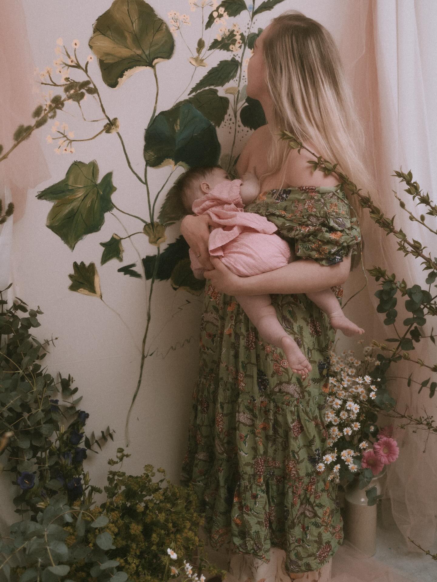 📸 by @lisannejagerphotography
🌸 by @joyce_khanou
At the moment I still feel very much like one with Louise. I’m deeply grateful that, 6 months postpartum, I can still exist a little in this kind of in-between world in my head. Not in that hazy, almost drunken way right after birth, but just enough that I feel generally very content.
And Louise too, she carries that same sense of contentment. And something deeply feminine. Something I now realize I was missing.
Postpartum months feel filled with an intense duality for me. I am a multi layered person, but in these times it magnifies.
On the first day post-partum, I was love drunk, marveling at the tiny toes of this little (not so little) girl I had just birthed. On the other side, I was washing bloody handprints off my body in a sterile bathroom.
In those first weeks, I felt so deep in the layers of life that I almost experienced a kind of clairvoyance. I somehow sensed souls hovering, waiting to be born. And at the same time, I had to relearn how to sleep, because my body went into panic every time I drifted off, ever since the ambulance ride after my hemorrhage.
And then… my doula came, during the worst panic attack of my life, and made me a simple warm drink. Oat milk, chamomile, valerian. That became the turning point. That’s where I learned to sleep again.
In those first months, I felt a peace I had never known before. Real peace. And support. I learned to care for myself, with warmth, with food, with herbs like lady’s mantle and nettle.
And still, in the evenings, anxiety would knock on my door. The realization that life isn’t endless. That I am not immortal, even though I’d love to be. It was the first time that truly landed. But in the morning I woke up with warmth and peace in my body. A reset. I wondered if a post partum depression would come, like it did with Aleksander.
But it didn’t. It fucking didnt.
And slowly, the evening anxiety softened too (only returns when I’ve been a bit too ambitious).
And here we are. Still a little in-between, but less like the drunk first months.
On one side, I’m still very bamboozled.
And on the other, I simply am. I create. I am a mother.