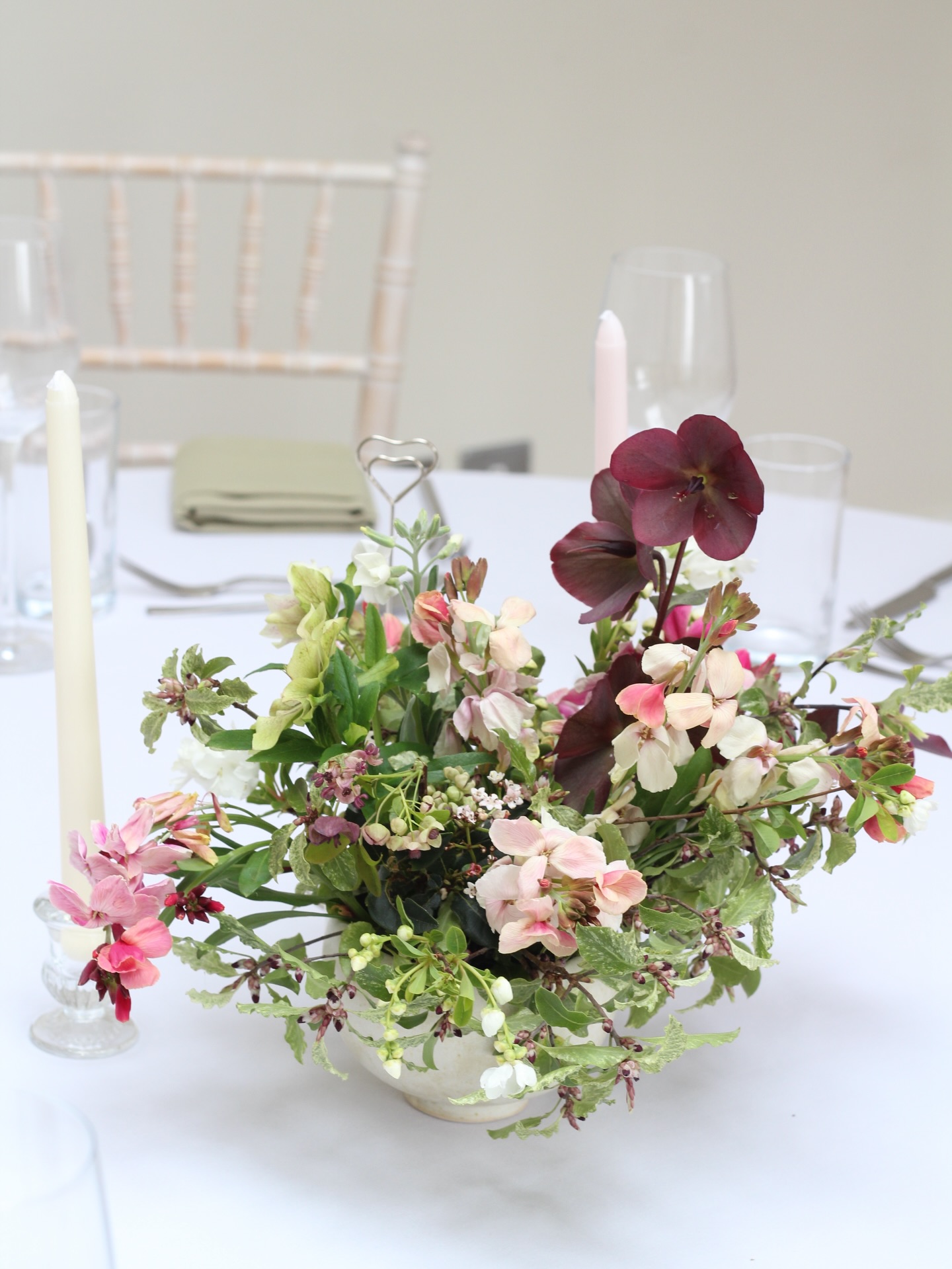 Pretty bowls and bud vases for the Manorās dining tables @olddownestate š a great way to showcase even the most delicate of stems šø
#springwedding #weddingtableflowers #southwestweddings #weddingtabledecor #springweddingflowers