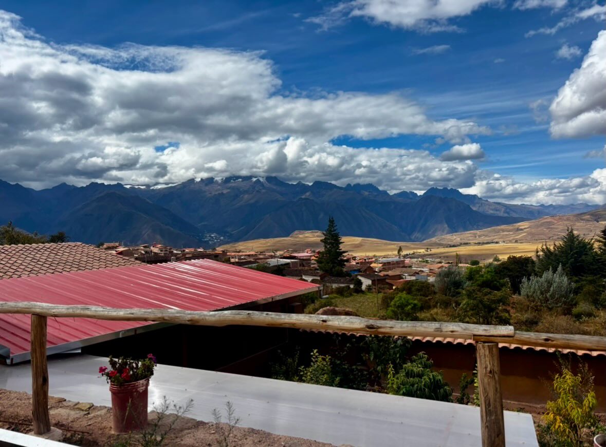 Waking up to views like this doesn’t feel real 🏔️☁️
Quiet mornings, mountain air, and a little village tucked into the Sacred Valley… this is the kind of travel that stays with you 💛
No crowds. No rush. Just moments you don’t want to end.
#PeruTravel #SacredValley #AndesMountains #travelling #travel