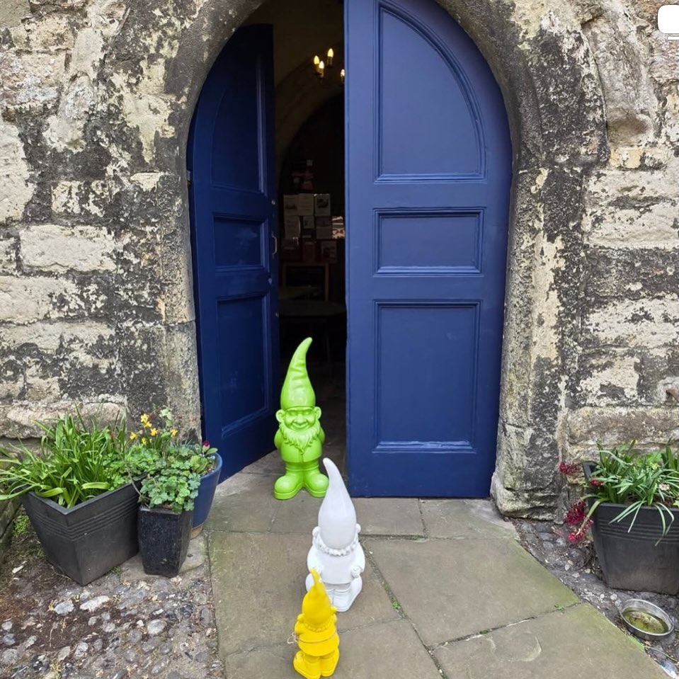 @petalsandflours have sent in the security to keep an eye on @stpeterschurchsandwich whilst it is closed for safety precautions.
Don’t worry though, they are holding stalls in the gardens Monday, Wednesday and Friday for toys and household items.
You can always message St Peters or @petalsandflours regarding items of interest and enquiries.
Come for one thing? Take the walks, stay for the food, drinks, shops and the people.
THAT IS SANDWICH 💥
#whatthreewords Catching. Intrigued. Analogy.
#visitsandwich #dayoutkent #hiddengem #stpeterssandwich