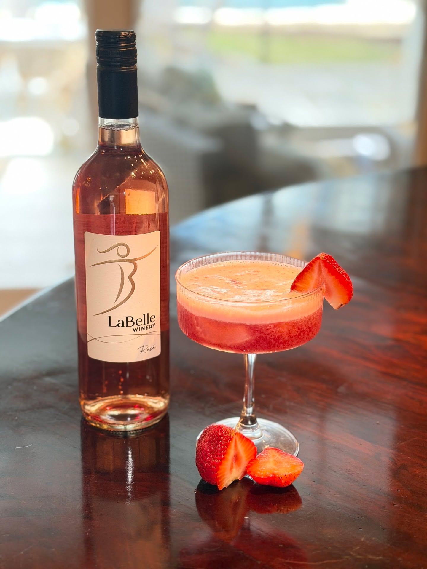 Now that it’s finally warming up and officially spring, all I’ve been craving is this Strawberry Rosé Martini 🍓 It’s light, refreshing, and perfect for warmer weather. Here’s how I make it:
-1 oz strawberry purée (a handful of hulled strawberries blended with 1 oz lemon juice and ¼ cup sugar until smooth)
-1 oz vodka of choice
-2 oz LaBelle rosé
-½ oz lemon juice
-¾ oz simple syrup
What’s your favorite spring cocktail?🍹 Find more refreshing cocktail recipes in the link in my bio.
#cocktail #recipe #drinks #hosting #spring