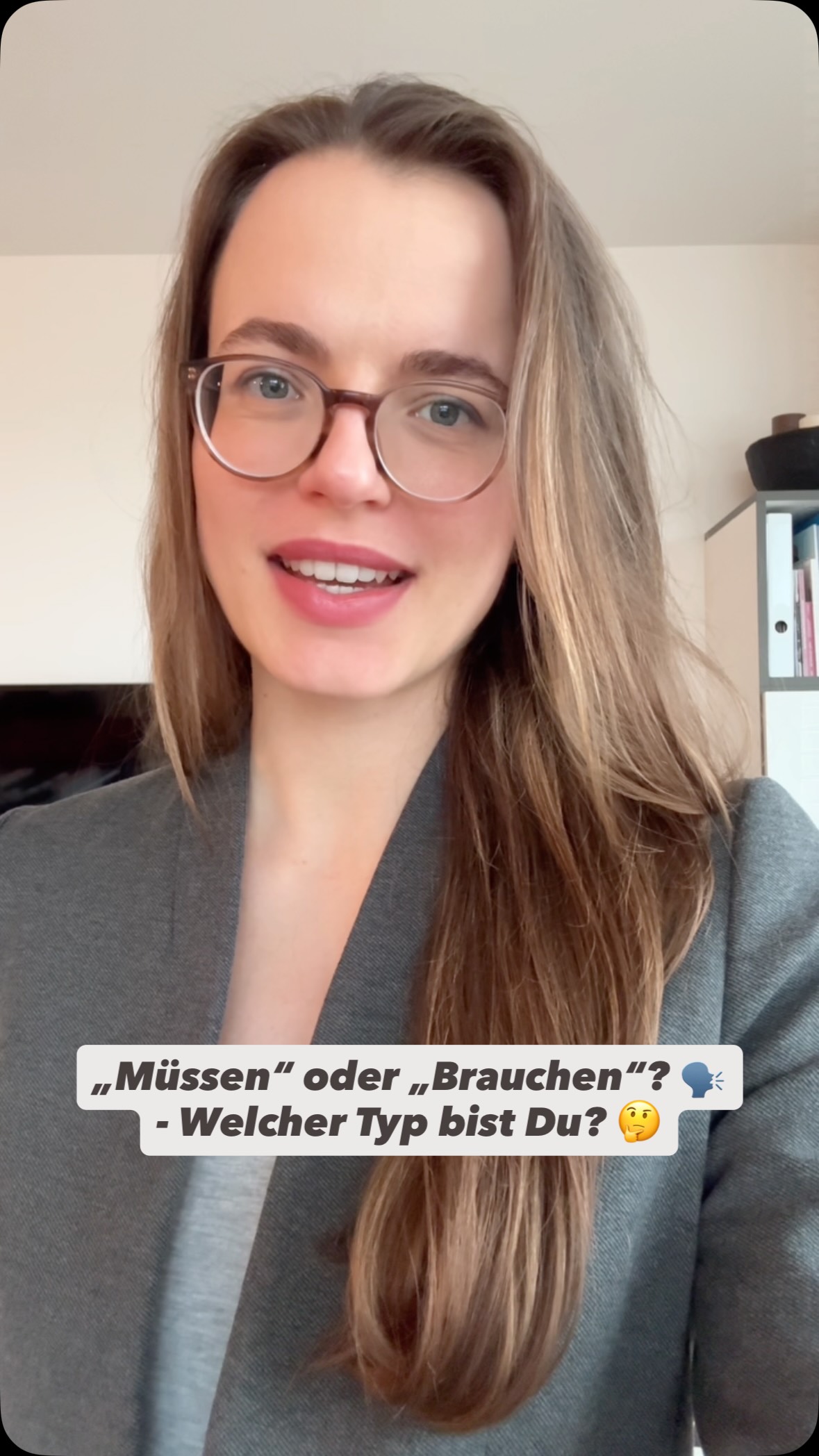 Warum „müssen“ und „brauchen“ nicht dasselbe sind und wie Du die richtigen Worte findest, um auf Deine Bedürfnisse aufmerksam zu machen! 🗣️
🤫 Das Motto lautet: Proaktiv statt defensiv! 👋
#speakup #kommunikation #dialog #learnings
📌 Wenn Dich interessiert, wie Du Deine Interessen am besten kommunizierst und wie Du mit Konflikten im Job souverän umgehst, folg mir gerne! Ich bin Mediatorin und Arbeitsrechtsexpertin & auf diesem Kanal dreht sich alles um erfolgreiche Kommunikation und Konfliktlösung in Job und Business! 🤝