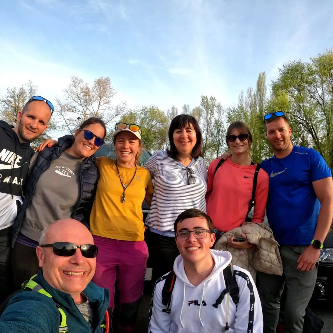 🏔️Discreto, avanza abril en las praderas alpinas, asoman primaveras de floración temprana, genecianas azules, guitanillas, narcisos de montaña,...trotan locos los rebecos en los pastos cada vez más verdes, mientras las cumbres de Ordesa permanecen inmóviles, observando el ir y venir de visitantes.🏞️
Déjate atravesar por la naturaleza y ven a descubrir el PN. Ordesa y Monte Perdido!!!
🚙Rutas4x4
☎️675709338
#offroad #offroad4x4 #offroadtrip #ordesa #parquenacionaldeordesaymonteperdido #ordesaymonteperdido #pnordesaymonteperdido #ainsa #huescalamagia #pirineo #pyrenees #pyreneeën #pirineoaragones #pirineus #pirineoak #pirinioak #rinconesconencanto #turismohuesca #mendia #mountaingirls #mountainlovers #ordesa #montaña #barrosa #valledebarrosa #paisajesnaturales #vidarural