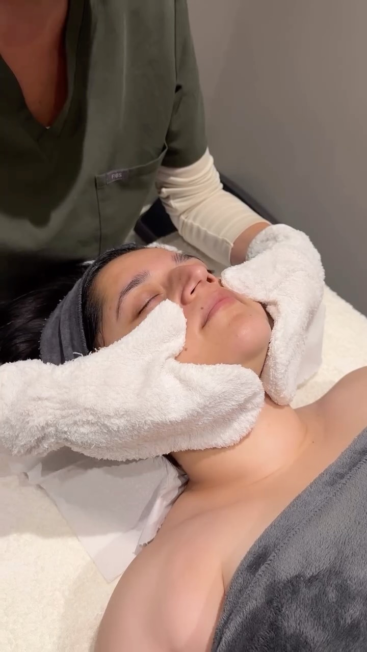 A facial isn’t just skincare, it’s a quiet escape.
In a world that rarely slows down, this is your moment to pause. The gentle touch, the calming rhythm, the silence ; it softens not just the skin, but the mind. Thoughts settle, stress fades, and your skin begins to restore itself.
Clinically, facials support deep cleansing, improved circulation, and enhanced skin renewal. But beyond that, they offer something just as essential: stillness.
Because sometimes, the most effective treatment is simply allowing yourself to unwind.
#SkinHealth #FacialTherapy #SelfCareScience #GlowFromWithin #skinwellness #skinhealth #brightonandhove #healthyskin #hove #skinclinics