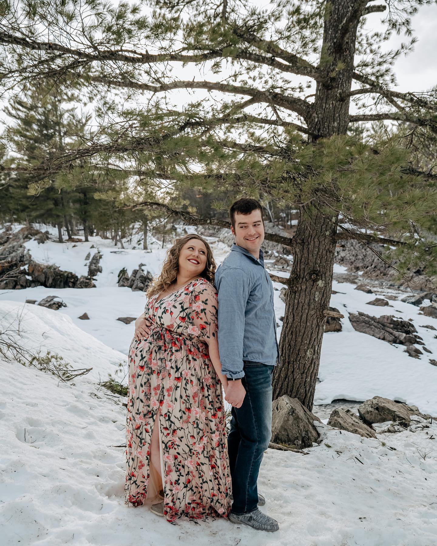 When Katy originally scheduled her session, we were both hoping for some nice Spring weather. Instead we got a snow storm with crazy winds! We rescheduled and hoped for better conditions and thankfully we ended up getting such a beautiful evening 🌤
All the walking we did around Jay Cooke must have helped get labor going because I got a message just 4 days later letting me know that they were at the hospital! 🤍 Little miss Rosella arrived at 10:12 pm that night and I cannot wait to meet her tomorrow for her newborn session!