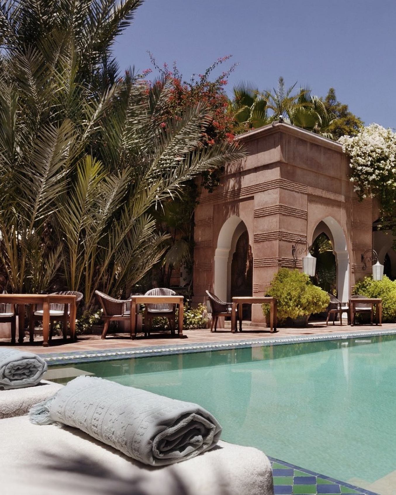 Terracotta facades, turquoise waters, and plenty of lush flowers and plants all over our home... ✨ You won't find anything else like it in Marrakech.