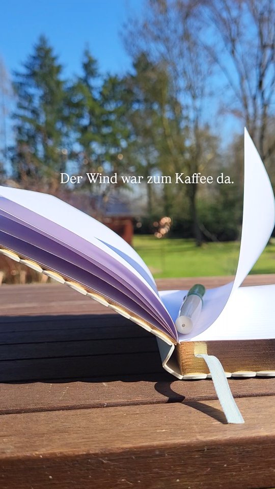 Ganz schön einsam.
Oder?
#Naturbotschaften
#MagieImAlltag
#Naturpoesie
#AllesSpricht