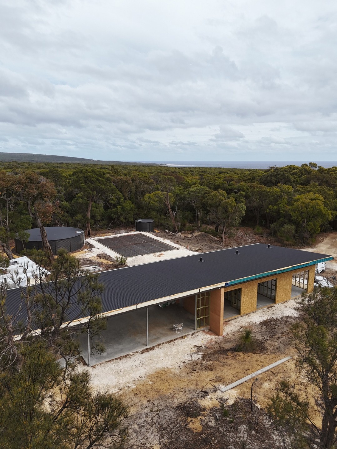 Roof is on at Judd Road.
———
Contact us
M: 0438 209 088
E: Jarrod@hphomes.com.au
#honeypothomes #margaretriverbuilder #southwestbuilder #margaretriver #westernaustralia #roofing