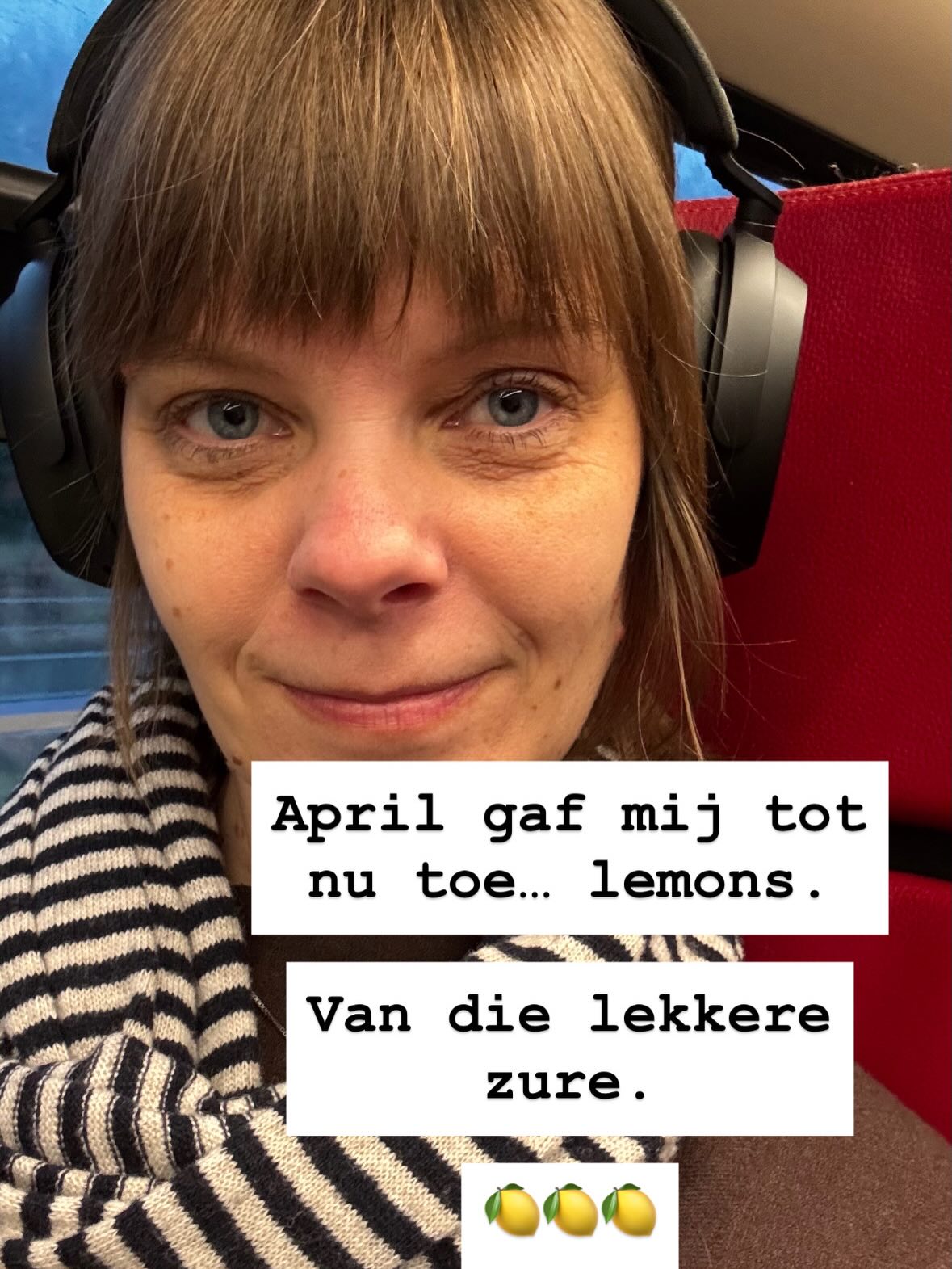 April gaf mij tot nu toe.. lemons 🍋🍋
Van die lekkere zure. Uitdagingen, zou je ze ook kunnen noemen 😅
Ik had zelf een eerste sessie met een coach die van álles in mij op z’n kop heeft gezet.
En ik bracht onverwacht een dagje door in het ziekenhuis (alles nu weer oké 🙏🏼). Maar daardoor zit ik deze week in versnelling 1. En echt vertraag - letterlijk en figuurlijk 🙈
De limonade in dit verhaal? 🍸 Ik realiseer me weer hoe belangrijk het is om lief voor mezelf te zijn - en niet te oordelen over die versnelling 1.
En het heeft me geïnspireerd voor het thema van de eerstvolgende Ademcirkel: vertraging & zelfliefde ♥️
Een avond helemaal gericht op rust. Voor jou, voor je zenuwstelsel. Zodat je alle ruimte hebt om liefde voor jezelf te ervaren, voor je lijf.
Kom je ook? Het is op 22 mei en.. Er zijn nog een paar plekjes!
Link in bio of DM me voor de directe link om jouw matje te reserveren 😍
#ademcirkeldriebergen #vertraging #ademwerkdriebergen