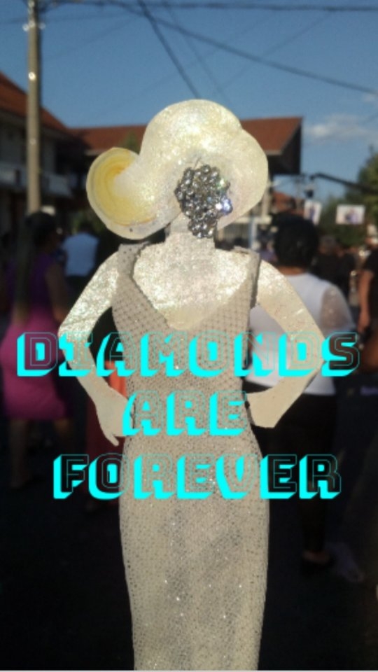 DIAMONDS ARE FOREVER: MM na svadbu u Podvarce 4. avgusta 2022. #leskovac #romawedding #marilynmonroe #paperdoll #danroma