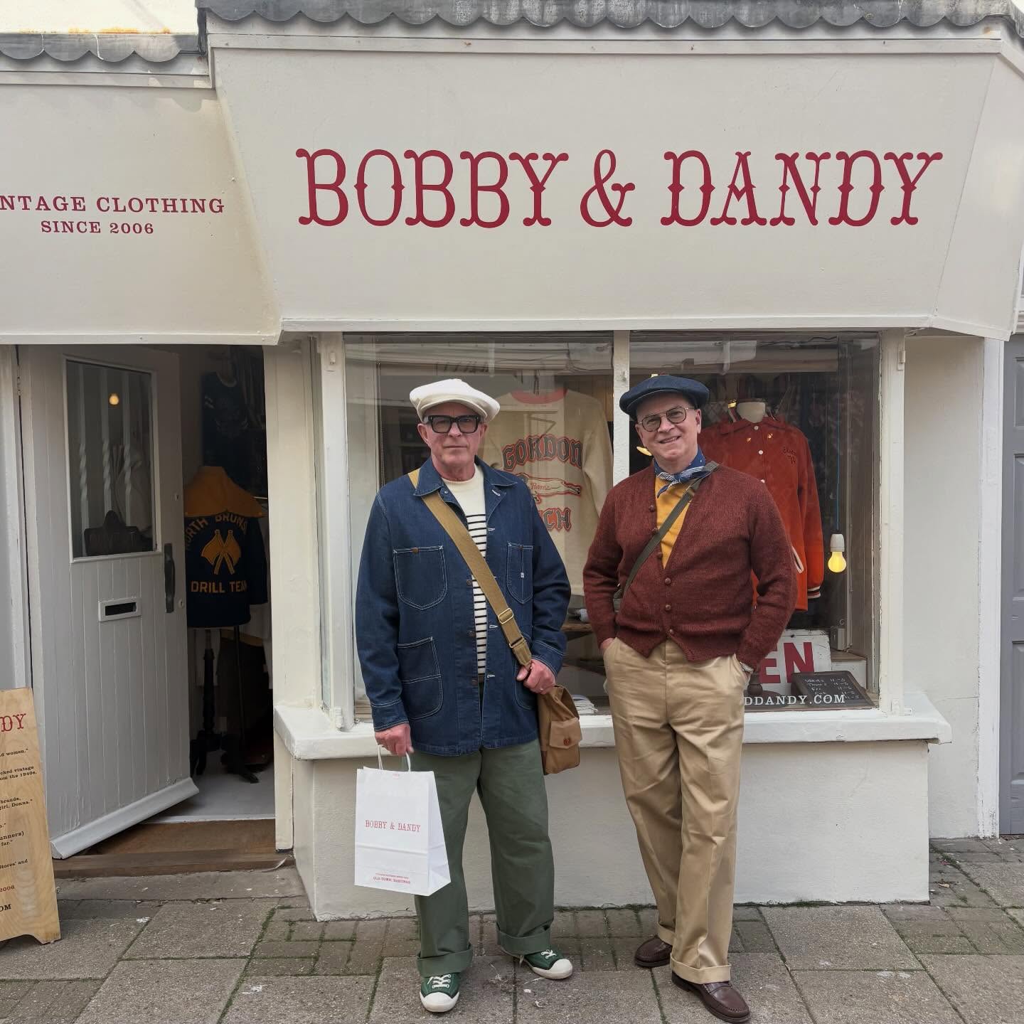 It’s great to see my friends @ian_m_johns & Ian @hunkydoryvintage Brick Lane when they visit Hastings & St Leonards for a seaside break! These guys always give great style 🙌🏻
#vintageshopowner #vintageshop #bobbyanddandy #hunkydory #vintagemenswear