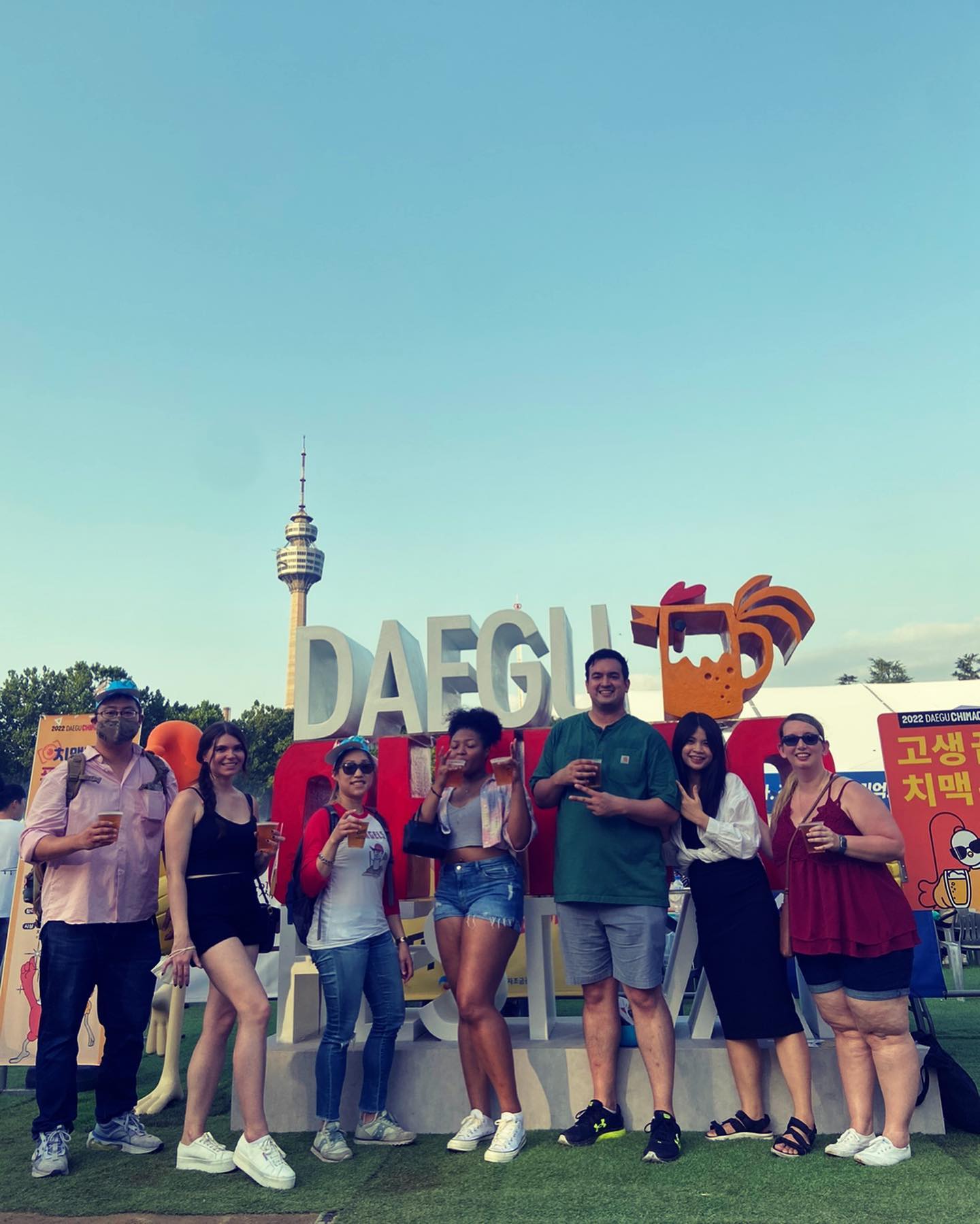 Summer into early Fall photo dump 📱 ☀️ 🍁 from the Daegu Chimac Festival 🍗 🍻, brunch at @theroyalfad, touring the @seoulbotanicpark_official, night markets along the Han River, and being themed at Oktoberfest 🍺! #expatlife #journeywithjenn #exploresouthkorea🇰🇷 #photodump