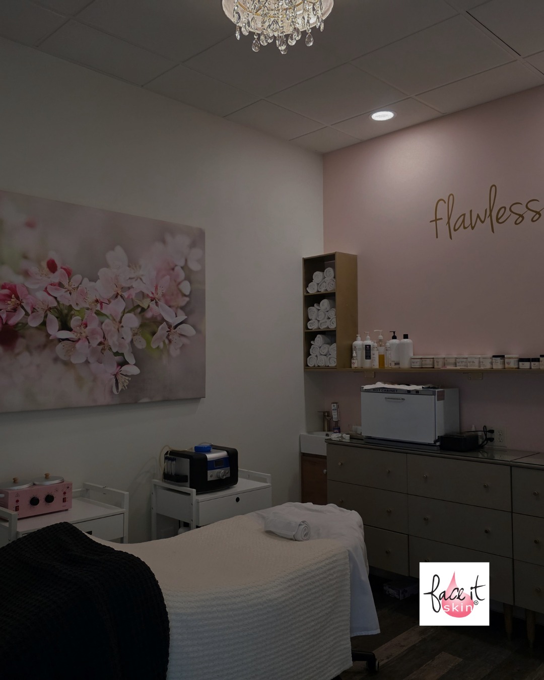 Emily has openings today ✨ We now take walk-ins!!!!
If you’ve been thinking about booking, this is your sign. Whether you need a quick brow cleanup, a skin reset, or just want to feel put together again—we’ve got you.
We’re now welcoming walk-ins too, so you don’t have to plan it perfectly. Just come in.
Appointments available today + walk-ins welcome
Face It Skin Bar & Refillery
Come as you are, leave feeling & looking better.
Facials range from $79 - $300
Brow shaping $31
Tints, lash lifts and more....
Emily Conner #FaceItSkin #facialtreatment #dermaplaning #microneedling #ultrasound #happyvalleyoregon #happyvalleybusiness #oregonesthetician #pnw #esthetician