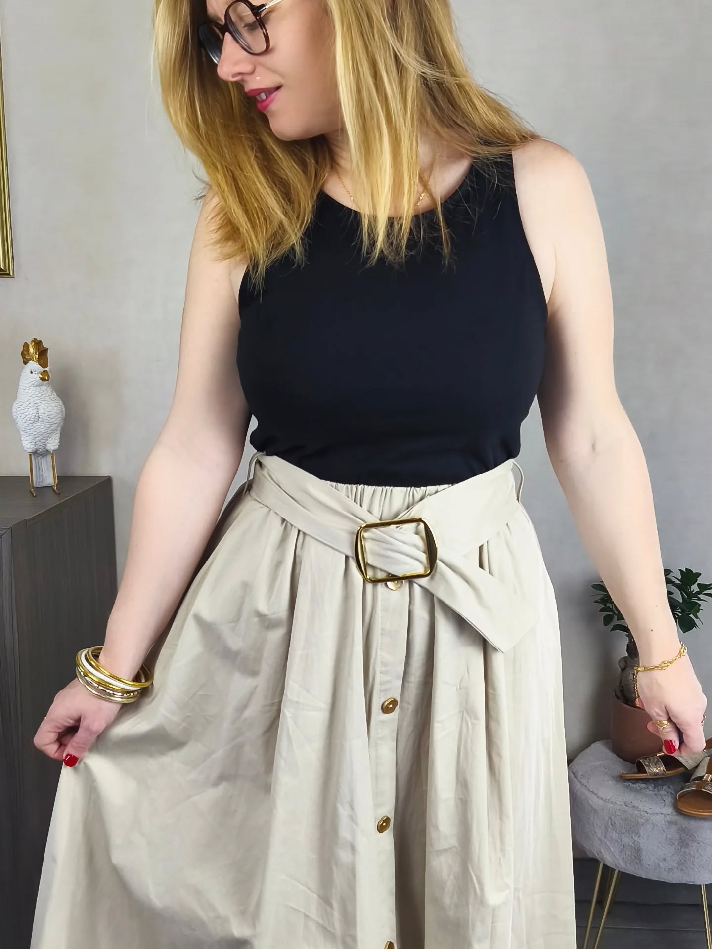 Le coup de cœur de Nadine 💃
Lors de notre réunion d'équipe, Nadine a craqué en découvrant la robe NICKY...
Et on comprend totalement pourquoi 😍
(Perso, je l'adore)
Cette robe fait tourner les regards :
〰️ Elle sublime la silhouette
〰️ Elle apporte ce petit plus FANTAISIE
〰️ Et surtout... Elle se prête à toutes tes envies, du quotidien aux occasions.
C'est exactement le genre de pièce qui pourrait vite devenir un incontournable de ta garde robe 🔥
Et toi ?! Tu as succombé à ton coup de cœur ?! 🤗
🗓️ À retrouver dans la collection "Bloom & Power"
.
.
.
#robefemme #coupdecoeur #lookdujour #modefemme #styleaufeminin