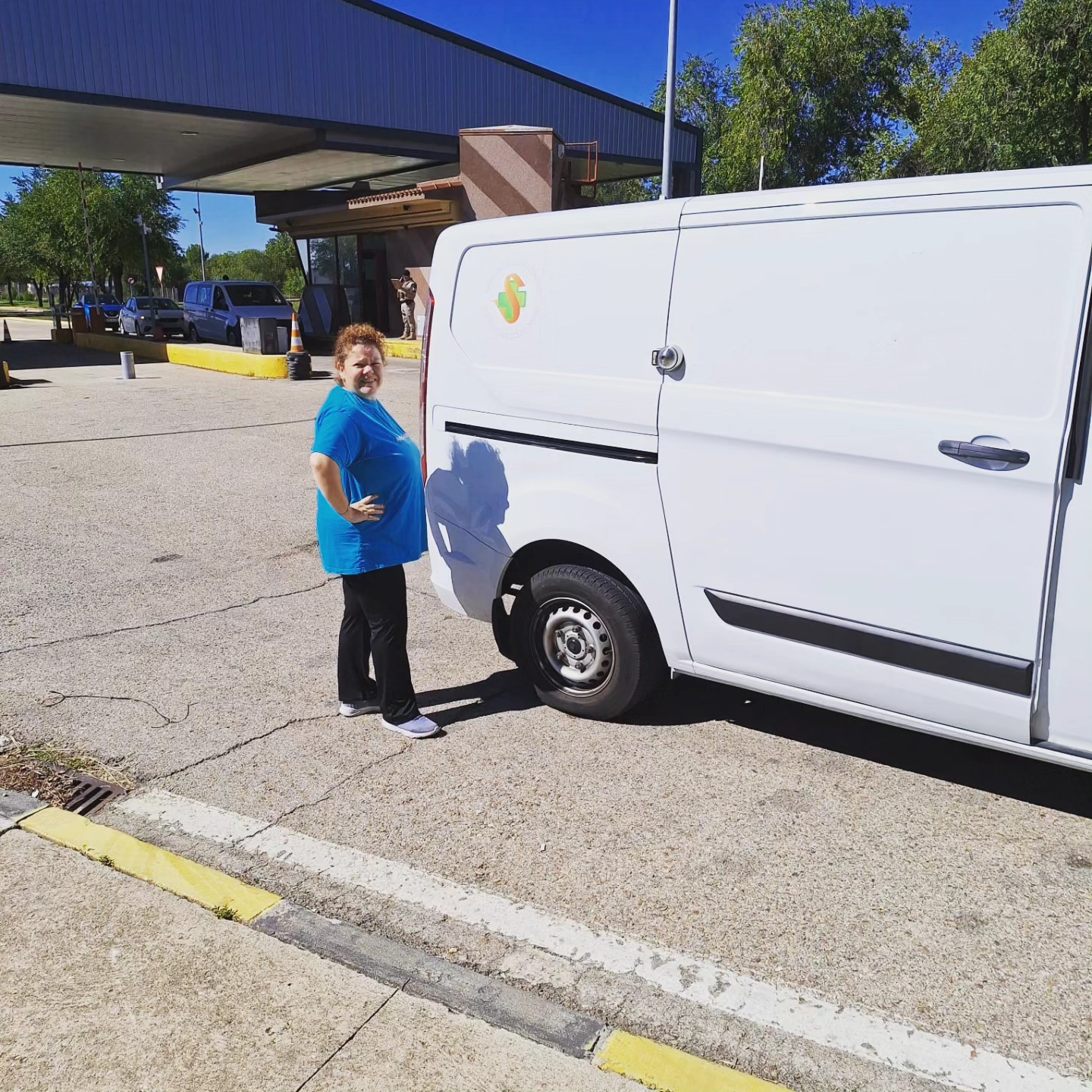 Otro envío de ayuda humanitaria para Libia, junto con @hambrecero.es y el Ejército del Aire. Casi 70000€ en ayuda para quienes más lo necesitan 👏👏👏👏
Hay un gran trabajo detrás, y necesitamos toda la ayuda que podamos reunir para poder seguir trabajando. Si quieres colaborar con nosotros tienes varias formas:
👉 hazte socio
👉 colabora como voluntario
👉 colabora con una donación
Escríbenos y te damos más información.
Y como siempre gracias a todos los que nos ayudáis a seguir adelante ❤️
#farmacias
#farmaciassolidarias
#farmaceuticossolidarios #hambrecero #enviodeayudahumanitaria #ayudahumanitaria #libia #ong #voluntariado #voluntarios #farmaceuticos