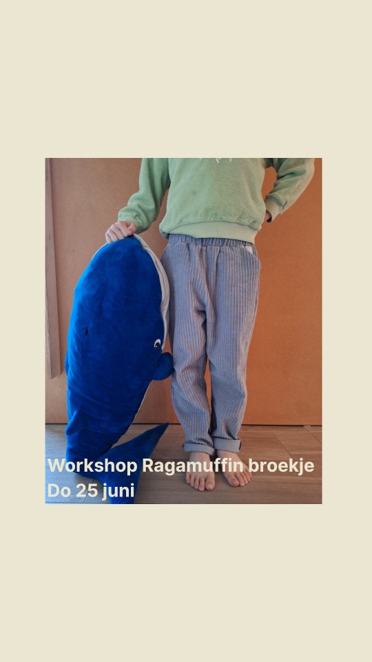 Workshop Raggamuffin pants
📍Do 25 juni - Gent
Dit broekje verschijnt regelmatig op mijn profiel en is het meest gebruikte patroon uit mijn archief 🤭. Ik kreeg vaak de vraag of ik deze op bestelling kon naaien maar ik dacht: laat ik het jullie ineens zelf leren! Want echt, je kan deze zoooo vlot zelf leren naaien, ook al weet je nog maar net hoe de naaimachine werkt.
Na eentje zijt ge niet meer te stoppen 🤘🏼
Kom 'm gezellig samen naaien met mij op 25 juni! ❤️
Inschrijven via www.moetie.be