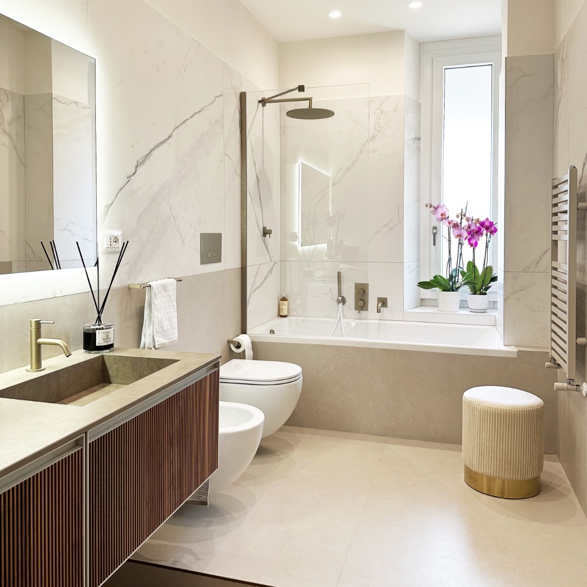 ✨ Eleganza, equilibrio, materia.
Un bagno dove ogni dettaglio è progettato per unire estetica e funzionalità, trasformando lo spazio quotidiano in un’esperienza di benessere.
✍️Progetto firmato @chiocca.design
Dal concept alla realizzazione 🏠