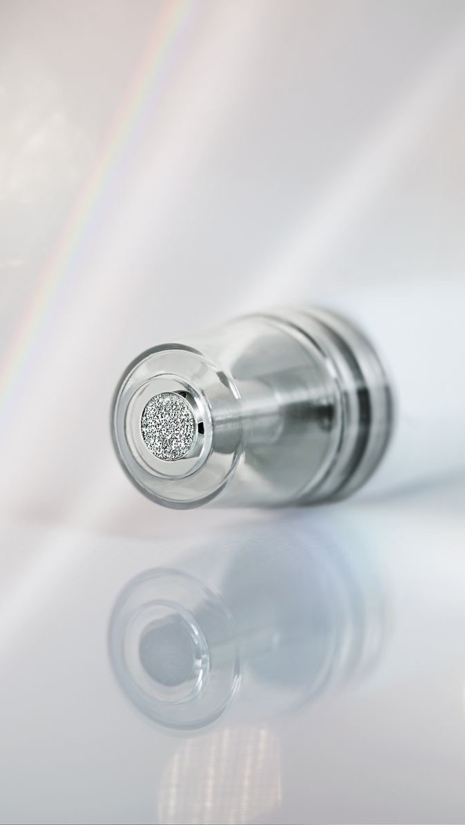 The difference? Depth.✔️
DiamondGlow works beyond the surface to improve skin health—so your results last longer than just a few days.