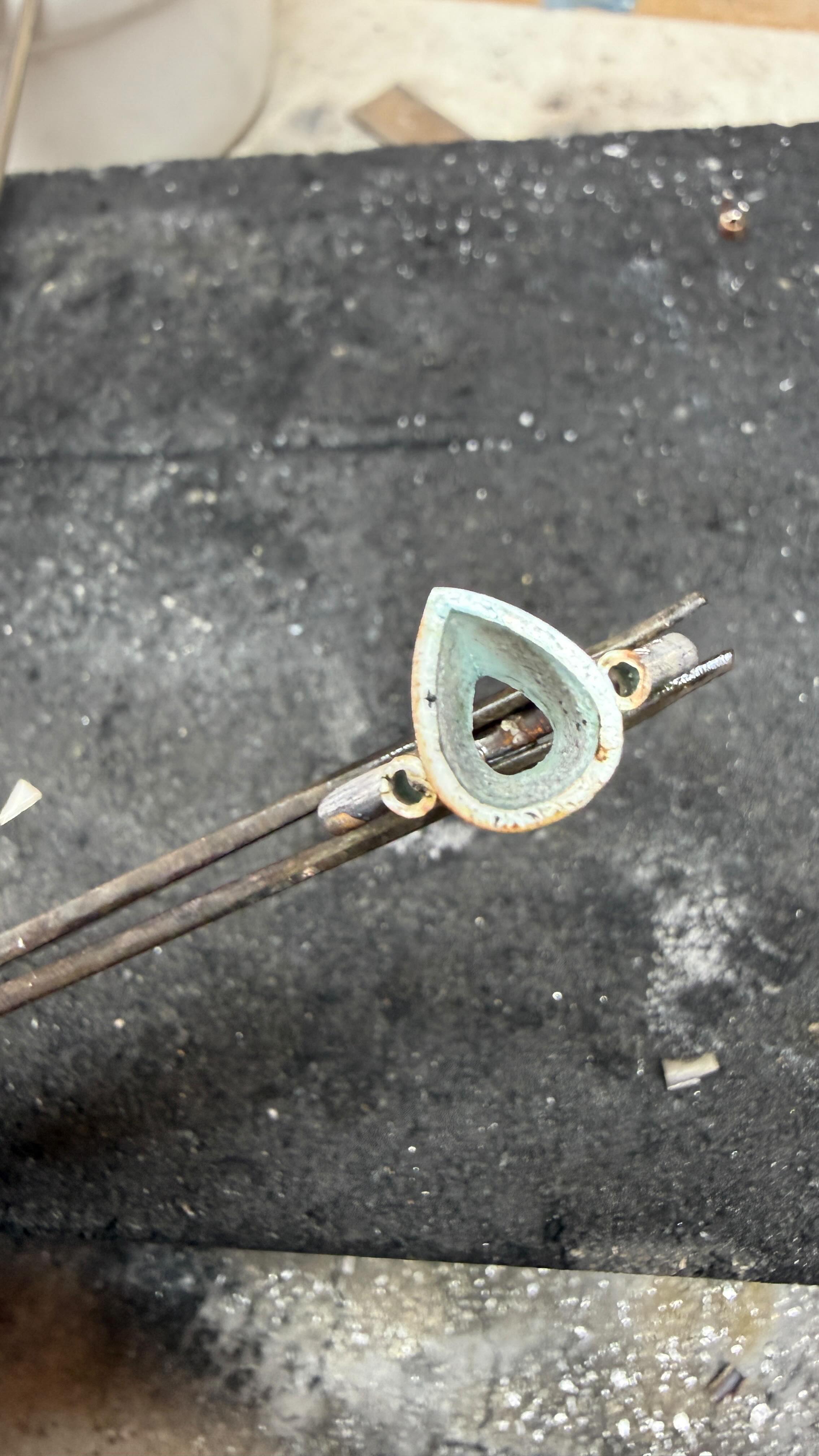 I can’t wait to have this ring completed
#ashesjewellery #memorialjewellery #cremationjewellery #ashesring #hiddenashes