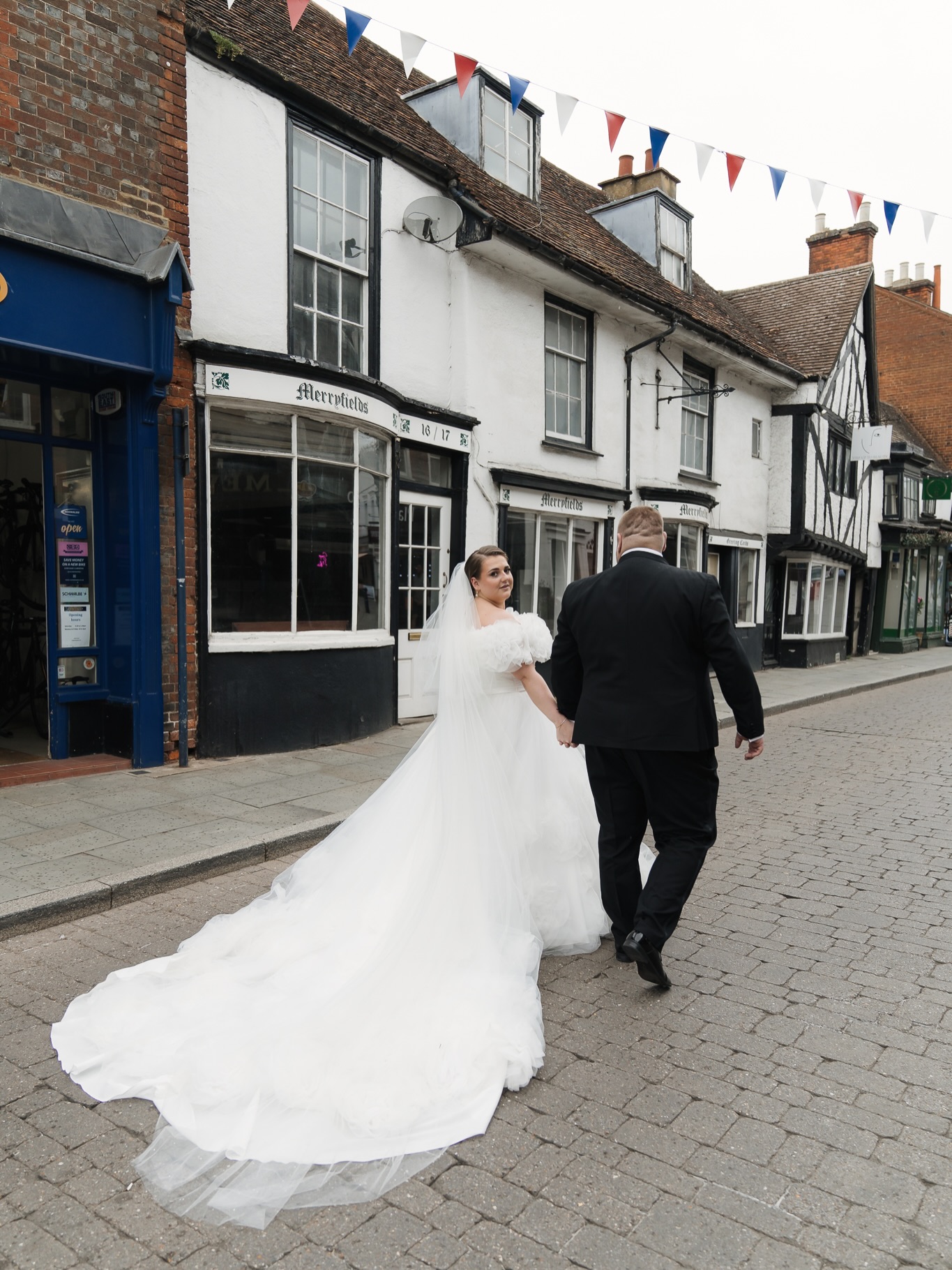 Beth and Sam
Hair: @hairbylexie_
Make up: @laurenlinfordmakeup @laurenlinfordbridal
Flowers: @honeybunchldn
Dress: @veniinfantinobridal @confettiandlacebridal
Suits: @annbridalmrmackysmenswear
Cake: @babybearbakery_1
Venue: @hitchin_priory_hotel
DJ: @mkfsounds
Photobooth: @smileandpause
Content creator: @momentstomemoriescontent
Pizza: @samspizzahitchin
Crepes: @crepedelacrepe.uk
Chairs: @rosetoneeventfurniture
#lookslikefilmweddings #londonwedding #londonweddingphotographer #londonweddingphotography #hitchinwedding
