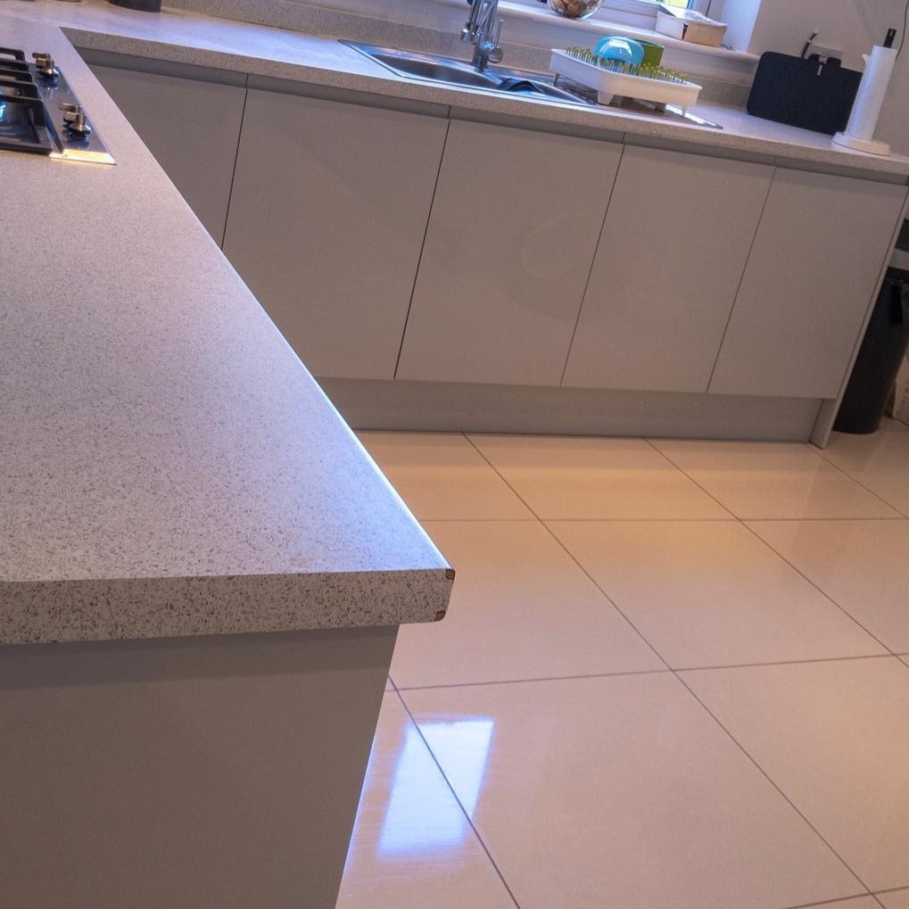 Polite notice - please reschedule your clean if you or any other member of your household has had a contagious illness in the past 7 days. It's so likely that I will get it too as I am down and dirty in your things and being self employed, any time off can be make or break. I know it sounds pedantic but I don't get sick pay and I'd sooner lose a day's pay than a whole week or more. I reserve the right to refuse bookings on the basis of this, so please be mindful that I just don't want to be around flu germs and the like 🤢