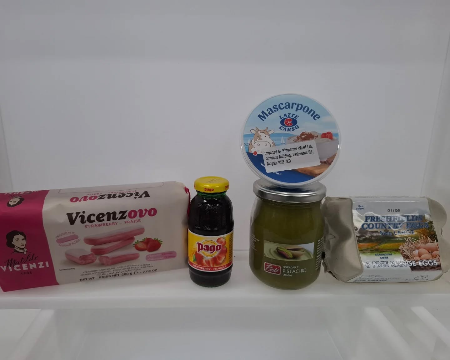 Everyone loves a good tiramisu…
But have you ever tried it with pistachio and strawberries??? 😍
Just as delicious as the original, but without keeping you awake at night 😉
If you’d like to give it a try, here at Amato you’ll find all the ingredients to make an exceptional one!
At Amato