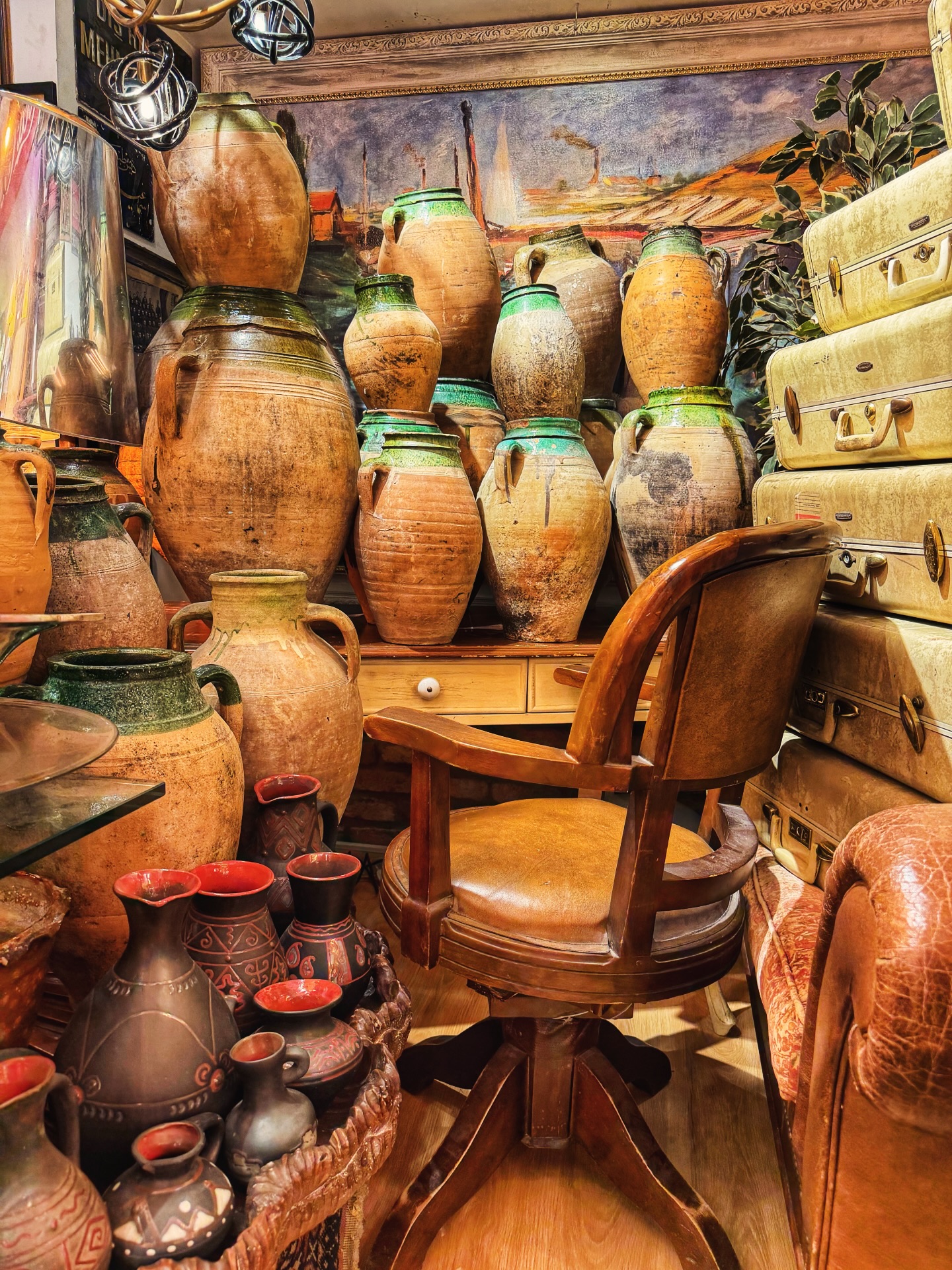 #AntiqueStore #AntiqueDealer #VintageShop #VintageStore #AntiqueCollectibles