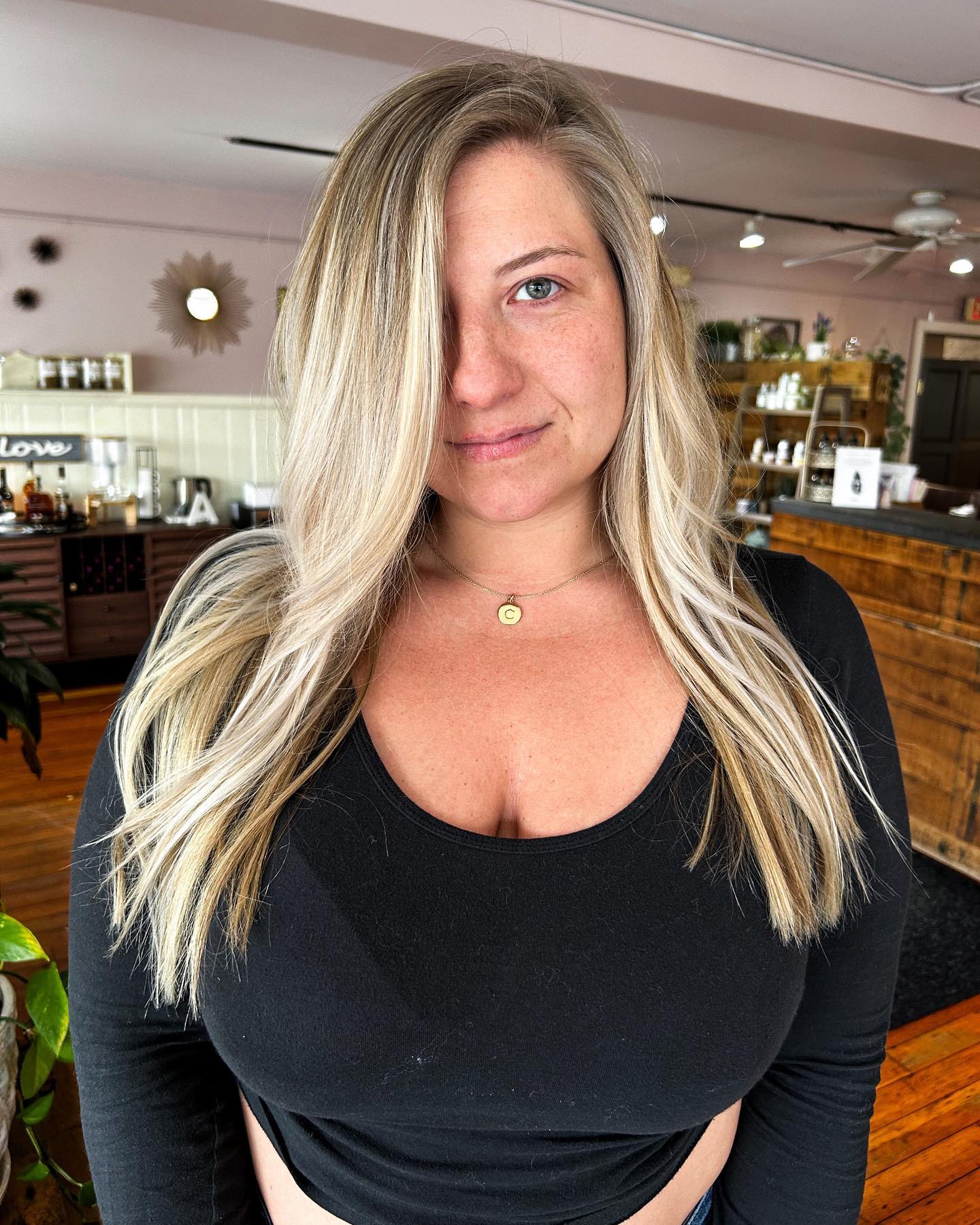 Everyone deserves to feel amazing after leaving a hair appointment! Balayage and glaze done by Danielle.
.
.
.
.
.
#balayage #blonde #blondebalayage #blondehighlights #firstcolor #virginhair #blondebrunette #foilyage #highlights #blondegoals #hairgoals #hairgoals2023 #hairlove #highlights2023 #warren #warrenri #warrensalon #warrenstylist #balaygehighlight #balayagehair #balayagebabes #balayageombre #balayageartist #balayagespecialist #bestbalayage #bestofbalayage #mastersofbalayage #balayageblonde #balayagebrunette