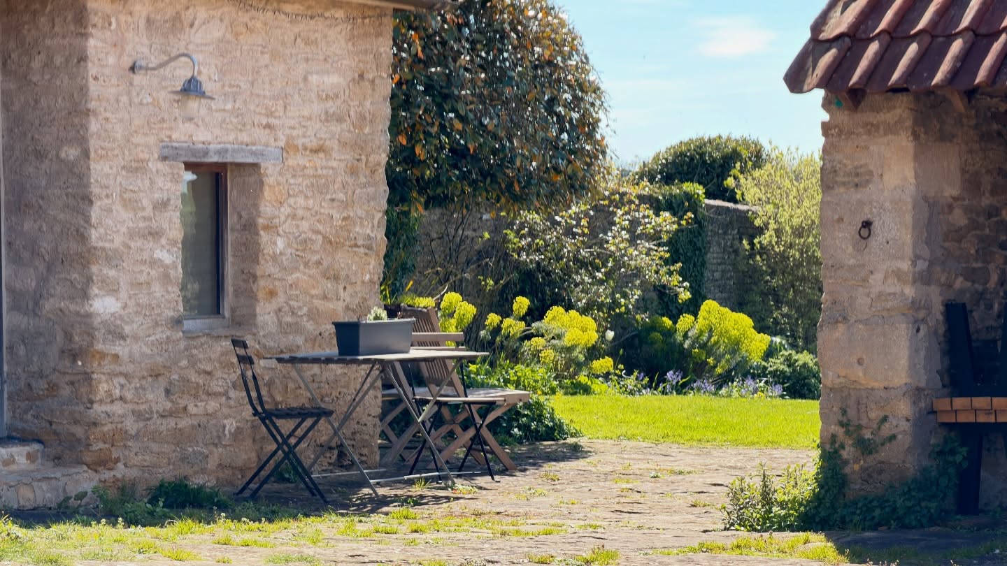 That sun ☀️ feels like summer… wow! 😮🔥
Our Garden Maintenance team has been hard at it making the most of this incredible weather 💪🌿 Out attending our commercial garden contracts and getting everything looking sharp, tidy, and ready for the season ahead ✂️🌱
This one is a real standout 👌 A stunning holiday let set around a beautiful listed building 🏡✨ Surrounded by a classic countryside-style garden, it’s full of character, charm, and peaceful views 🌳🌸
Jobs here include keeping the lawns looking fresh and striped, borders neat, and the whole space maintained to a high standard ready for guests to enjoy ☀️🌿 There’s nothing better than working in a setting like this — always a pleasure to be here 🙌
With weather like this, gardens are growing fast — if you need regular maintenance or a one-off tidy up, now’s the time 📅
Get in touch today 👇
M.J.B Group Ltd
Tree & Garden
📱 01225 - 941139
📧 info@mjbgroup.co.uk
💻 www.mjbgroup.co.uk
#gardenmaintenance #landscapinguk #gardencare #springgardens #lawnca
