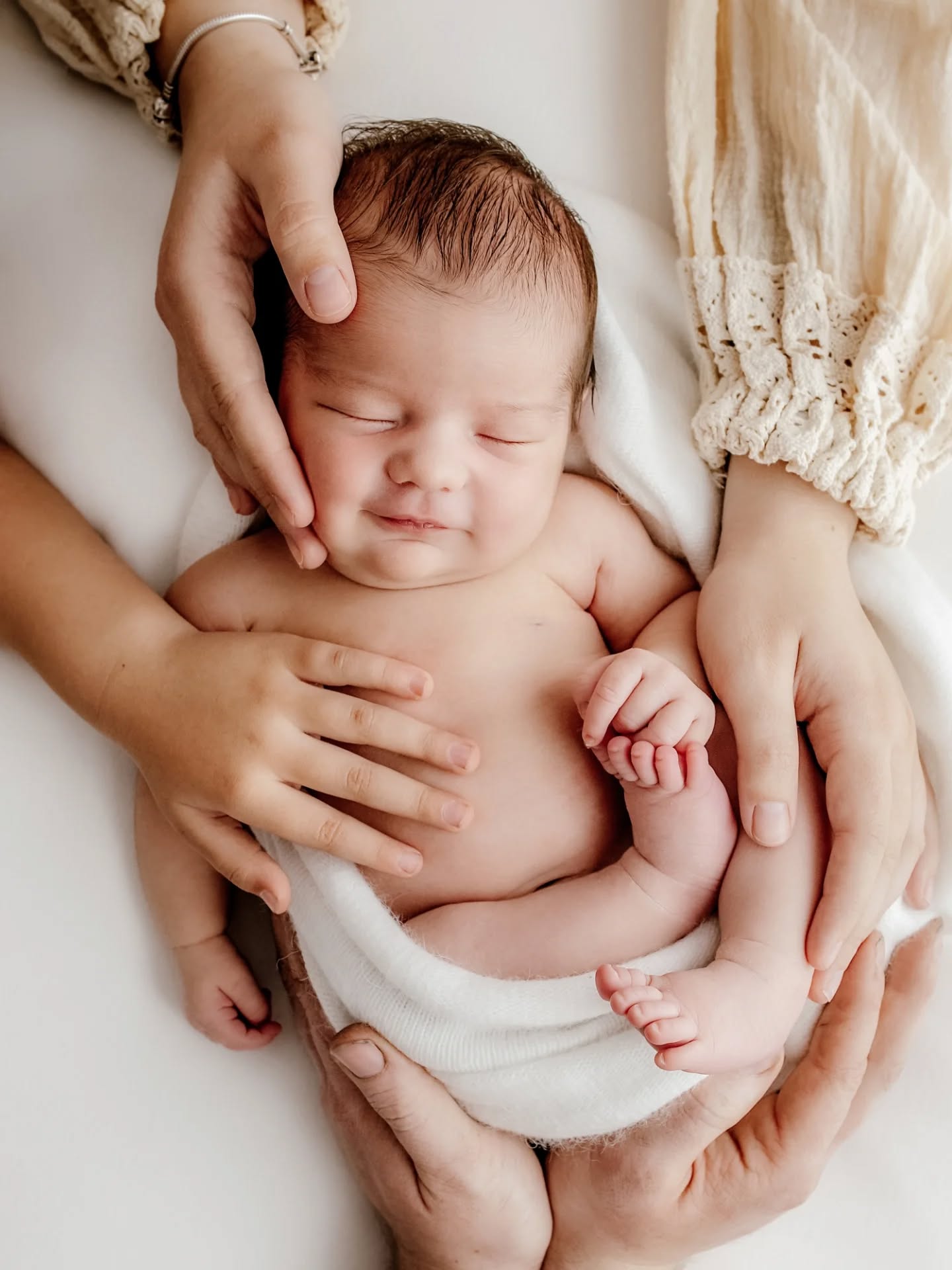 I am so grateful for capturing these moments of my chica with her family and their new addition 🥰
Veronica here is wearing one of the outfits from my wardrobe. Absolutely gorgeous!
Baby girl newborn session in my home studio in Wrexham.
#photographerinwrexham #babyphotogtaphersnearme #maternityshootnearme #wrexhamphotos #cheshirebabyphotographer