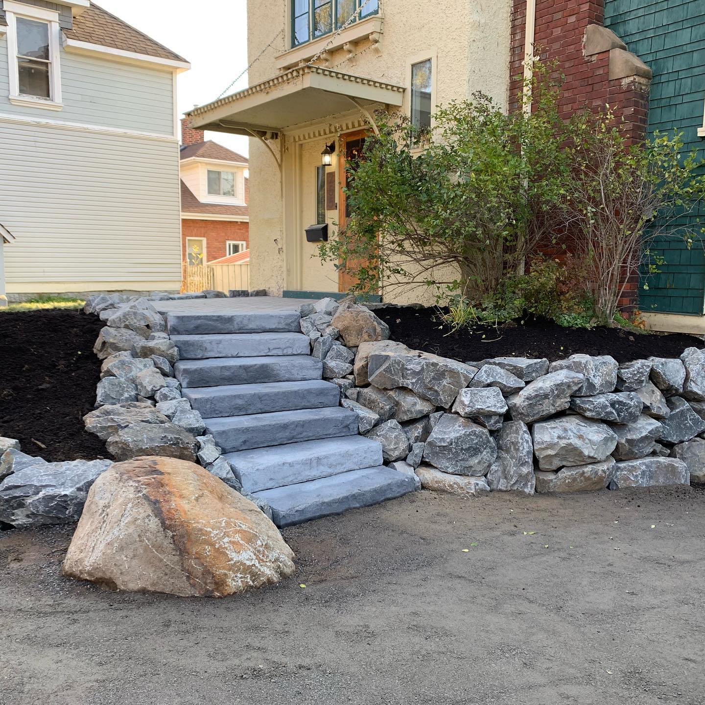 #blastrock#rosettasteps#dimensionalsteps#romanpavers @barkmanconcrete @lockstoneyardandpatio