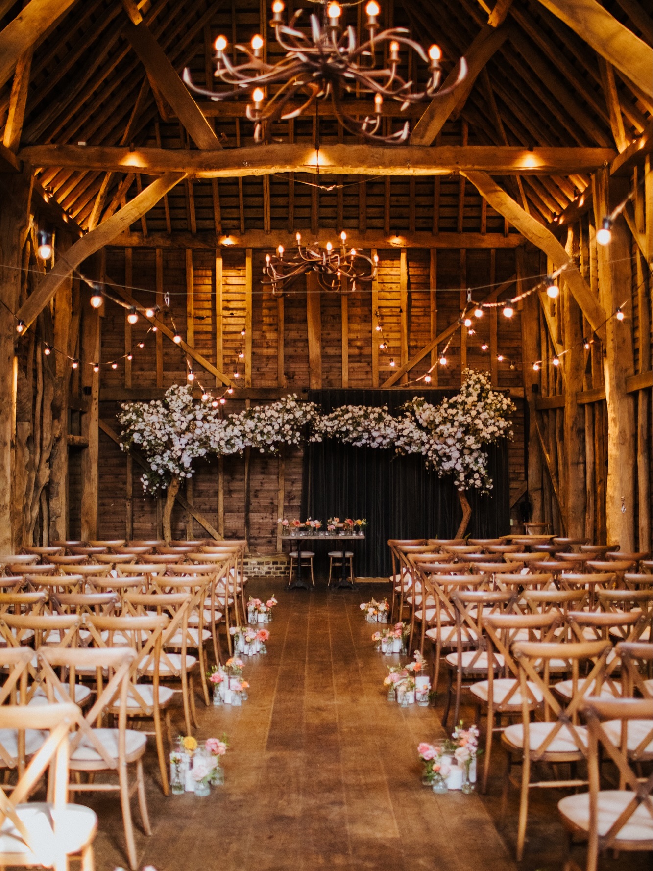Still dreaming about this one @barnsatredcoats ✨
Such a beautiful venue - full of warmth, character and the dreamiest light.
I had the absolute joy of creating these blooms, and I’m so excited to be heading back here for my next wedding. There’s something really special about this space.
Counting down the days already 🩷❤️🧡
Photography @binkynixon
Venue @barnsatredcoats
Florals @appleblossomflowers_
#weddingflorist #weddingflowers #barnsatrescoatswedding #barnwedding #floraldesign
