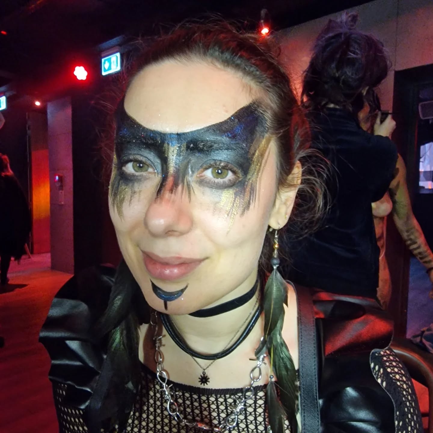 A few designs from the Fox and Badge Mad Max themed event this halloween. A very fun night working alongside @loonar72 and @ironfaces.. ππ¦βοΈ
.
#facepaint #facepainting #madmax #foxandbadge #halloween #foxandbadgemadmax #londonfacepainter #facepaintfun #facepaintlondon #madmaxmakeup