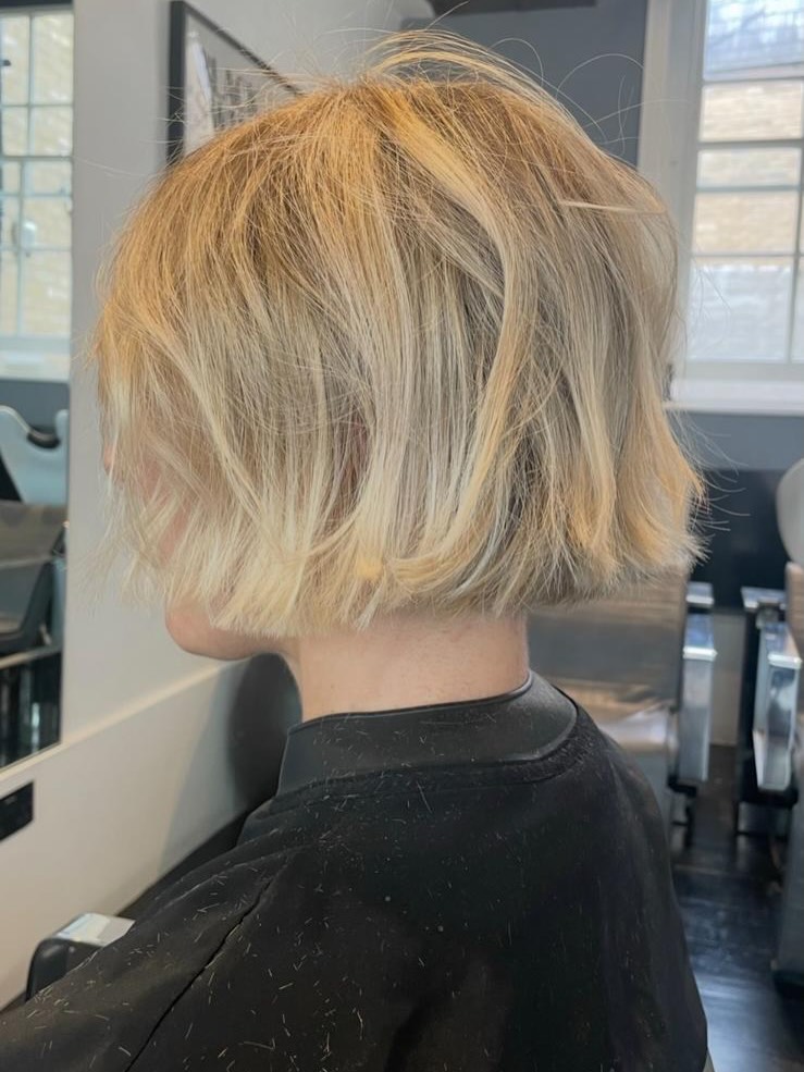 Colour and Cut Refresh! Spring is finally in the air in 77🌸🌼
#springhair #springcolours #bobhaircut✂️ #highlights #newhair
@evohair
@olaplex
@revlonprofessional
@ghdhair