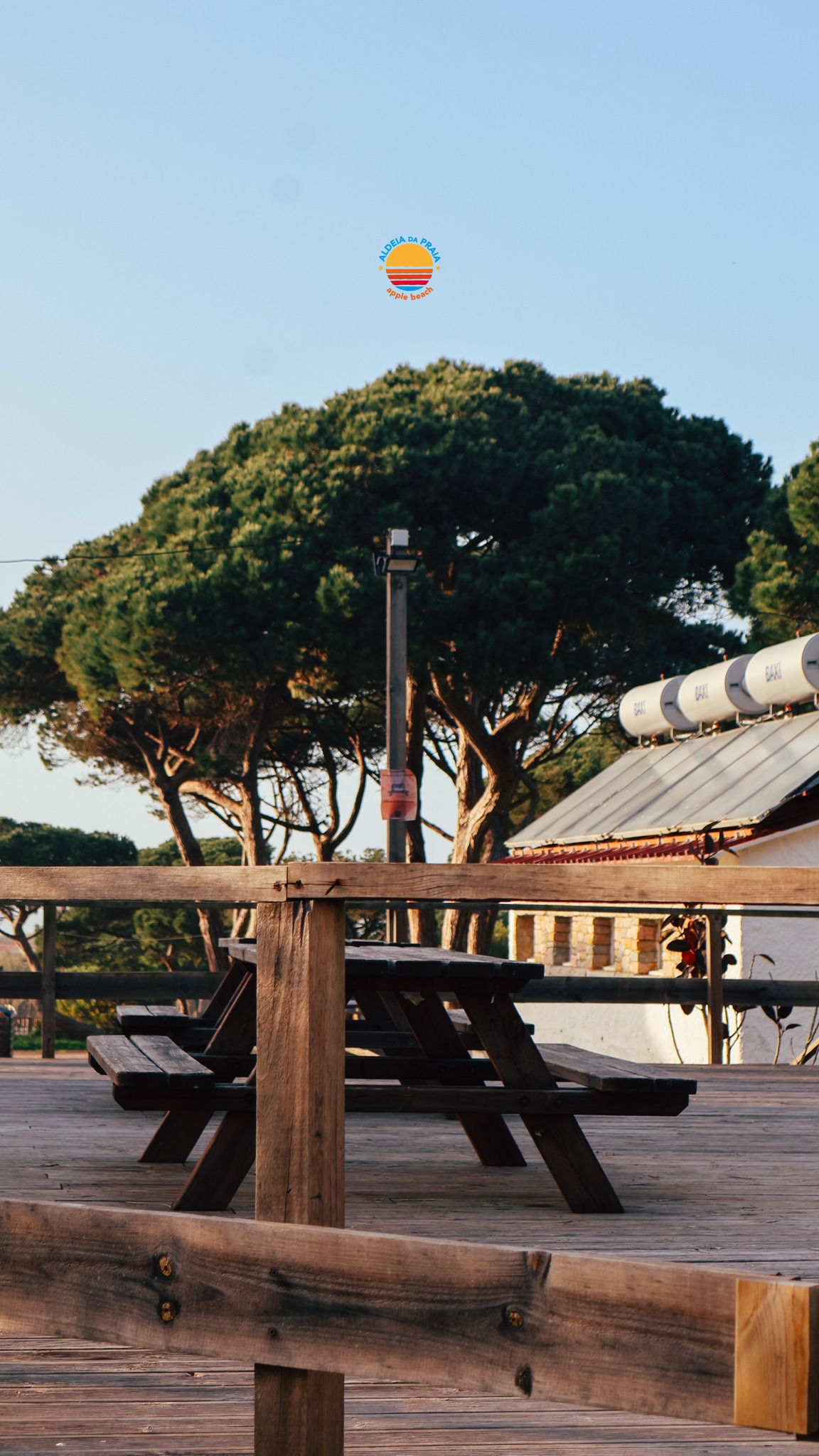 🇵🇹 Esquece o GPS. Segue o sol até à Aldeia.
🇬🇧 Forget the GPS. Just follow the sun to Aldeia.
#AldeiaDaPraia #Sintra #LisbonLife #Sintra #Lisbon