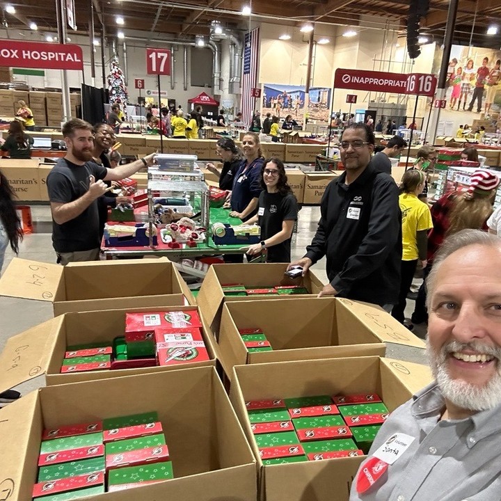 Spreading Joy at the Samaritan's Purse OC Processing Facility with my incredible team and family, packing love-filled shoeboxes for Operation Christmas Child. The Santa Crew and I are on a mission to spread joy worldwide! 🎁✨ Embracing the magic of #TheSantaCause in every box. 🌍🎅
#HuntingtonBeach #SpreadJoy #OperationChristmasChild #TeamWork #AlphaandOmega #nonprofit #charity #donation