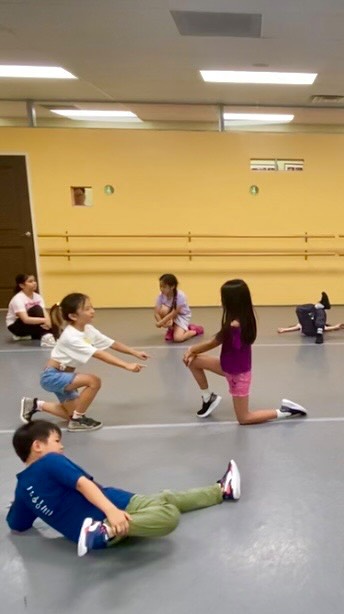 Weβre so proud of these kids π₯ Theyβve been working hard and it shows π₯π Our Youth Hip Hop class is having fun and leveling up! πͺ
#monroviadance #kidsdanceclass #classesforkids #kidshiphop #balletkukan