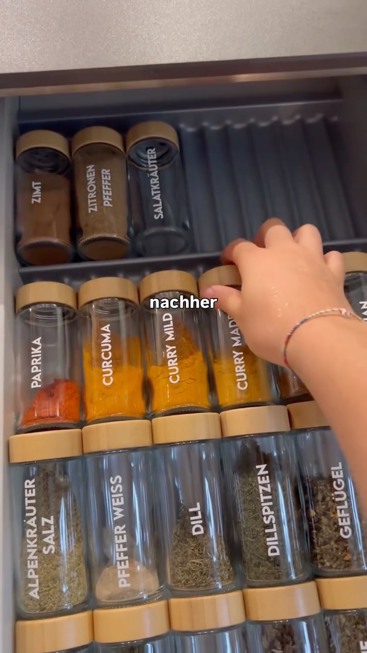 🧂Für manche sieht das nur nach Gewürzen umfüllen aus. In Wahrheit wird hier:
- etwas aus dem täglichen Gebrauch wertgeschätzt
- sich selbst etwas gegönnt, weil man es sich wert ist.
- das Zuhause schöner gemacht
- die Basis für mehr Spass beim Kochen geschaffen
- bessere Übersicht über die Menge geschaffen
&&&
Na, bist du bereit dich und dein Zuhause mehr wertzuschätzen? Ich bin es auf jeden Fall und bin gespannt auf deine Nachricht 💌
.
.
.
.
.
.
home organizing | decluttering | familienalltag | ordnungssysteme | ordnung schaffen | schweiz | aufräumhilfe | bern | organisieren | kleiderschrank | aufräumen | thehomeedit
#thun #loslassen #minimalismus #mariekondo #ordnungstipps