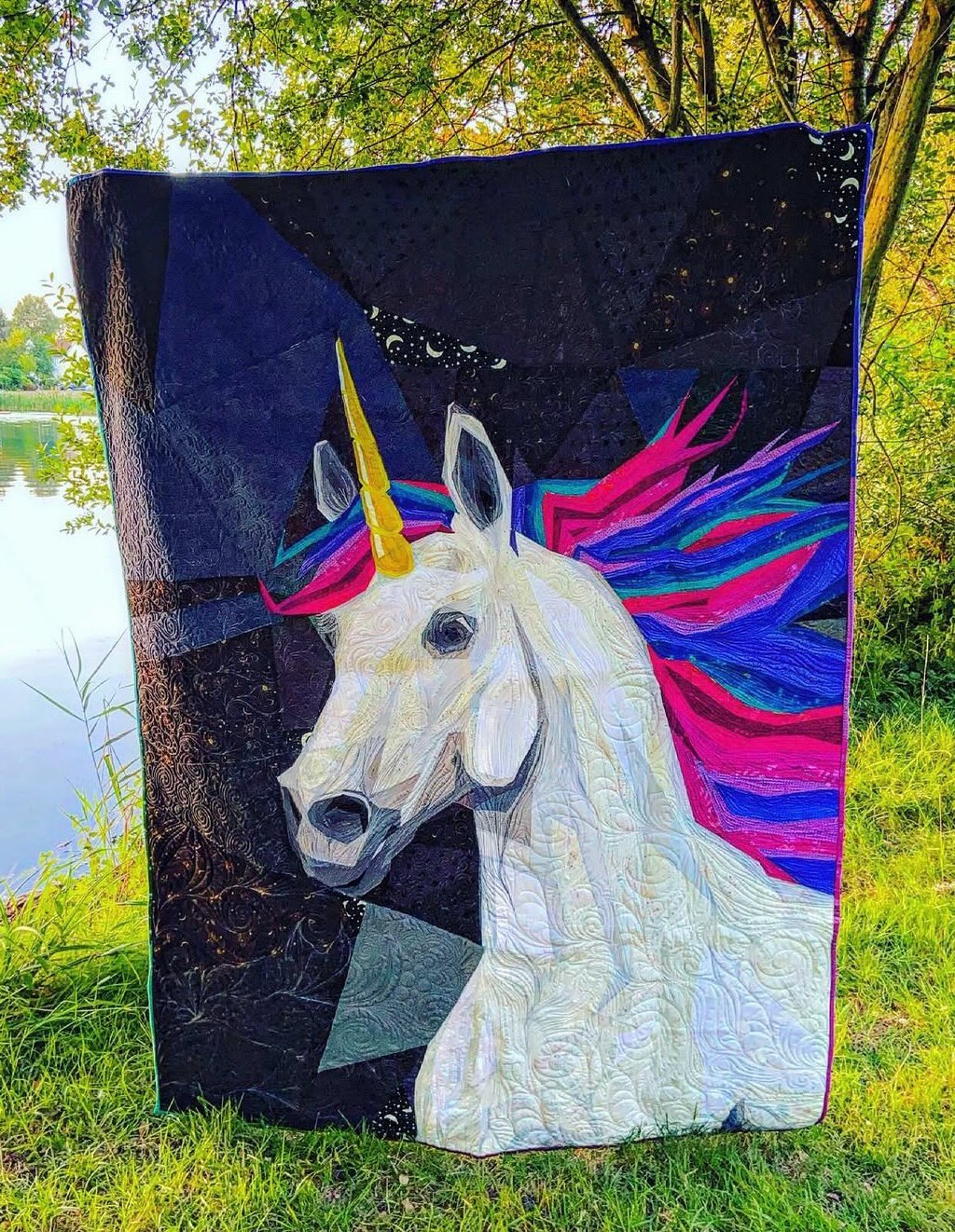 🦄 Happy Unicorn Day 🦄
My family and I suffered a devastating loss at the weekend, understandably feeling very low and in need of all the magic I can get - so I think it’s rather fortuitous that today is Unicorn Day!
The only Unicorn Quilt I’ve ever made and still the biggest FPP project I’ve ever done with a single block - she’s absolutely gorgeous and I’m super proud of her!
It’s also the first quilt I ever did completely free motion quilted and the first quilt I won an award for ❤️🌈
#quilt #quilter #freemotionquilting #quilts #quiltingismytherapy
