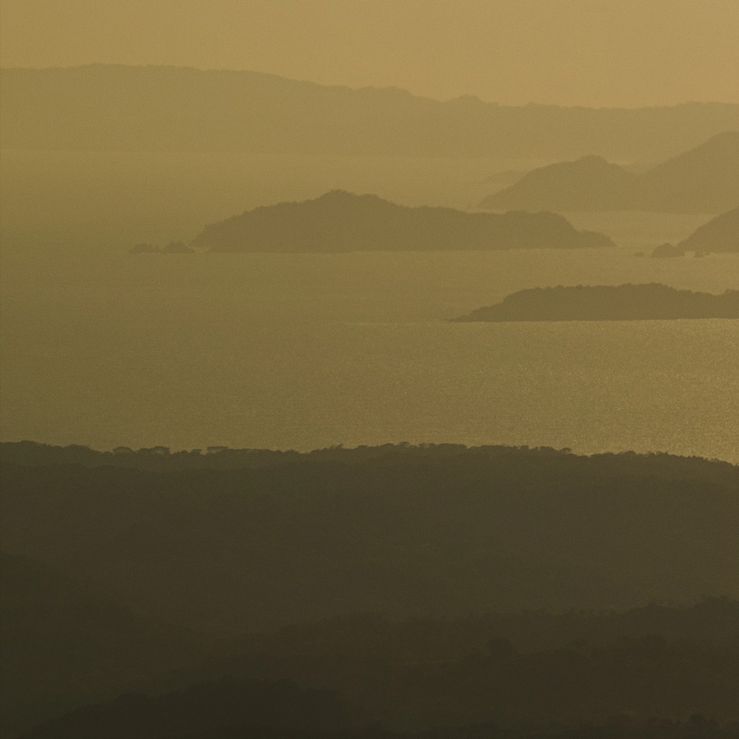 El Golfo de Nicoya desde las montañas cerca de San Ramón. Panorámica ultra ancha en 7:1. Original en 21000x3000 px, apenas para un mural 😉
.
#photography #pano #panoramic #panoramicview #panoramica #nikon #nikonz #nikonshooter #nikonshooters #lateafternoon #nicoya #golfodenicoya #sanramon #moncho