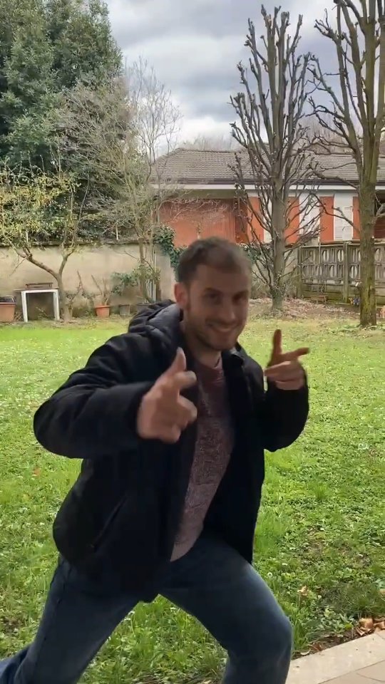 Torna l'appuntamento alla scoperta dei musicisti dietro Open Bar!
Oggi conosciamo Davide e la sua armonica!
Chitarre, percussioni, violini, armoniche... e chissà quali altri strumenti si nascondono nelle nostre canzoni
Per scoprirlo, non vi resta che acquistare i biglietti, link in bio
#musical #spettacolo #teatro #teatromilano #eventimilano