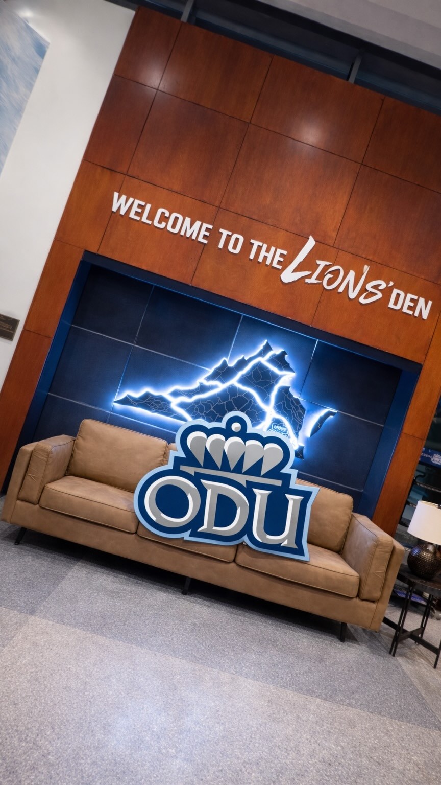 Came to ODU looking for NIL partnerships… left inspired by the next generation of athletes 🏈
This is bigger than grillz — it’s about building connections, creating opportunities, and turning influence into income!
Thanks so much @lowinn.e for the opportunity !
🎥: @kingleem757