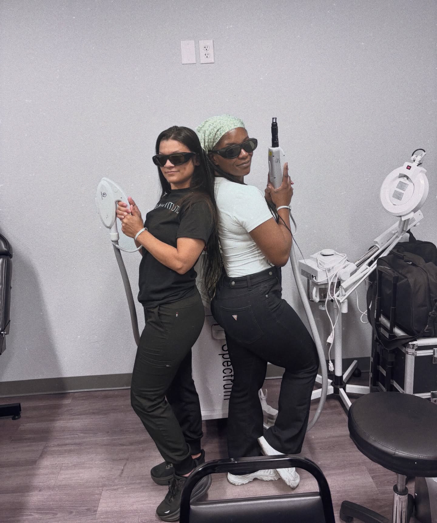 😎When the teacher says “goggles on” and we take it seriously 😂 Learning all about wavelengths, safety, and skin transformation this week. Couldn’t ask for a better training class.
#LaserTech #BeautySchoolDiaries #estheticianjourney #lasvegasesthetician #lvesthetician