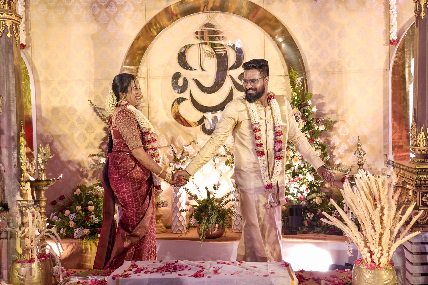 Sacred vows and timeless traditions ✨
Vignesh & Sreelakshmi’s beautiful Hindu wedding at Uday Palace Convention Centre @udaypalace — where love, rituals and family came together perfectly.
Event: @myweddings.events
Video: @wedcam_wedding
Production: @d_wedding.official
Makeup: @ashtamudiwellness
#VigneshWedsSreelakshmi #NewYearWedding #HinduWedding #UdayPalace #KeralaWedding WeddingReel