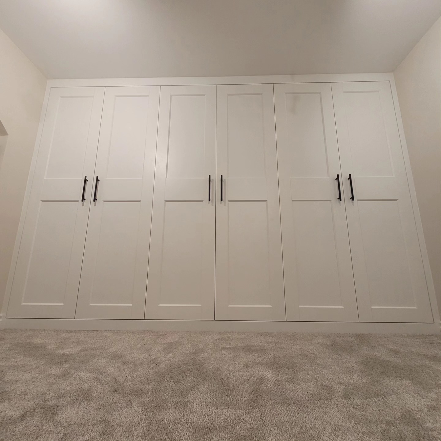 Build in wardrobes installed in 3 rooms by Maximus Craftsmanship.
